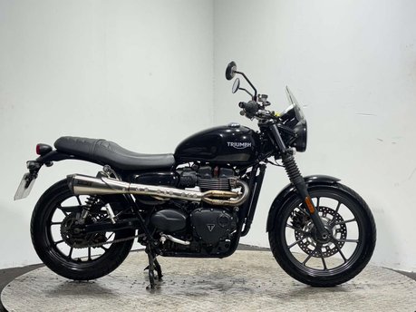 Triumph Street 900 2016 ONLY 14K MOT SPORTS EXHAUST WARRANTY 900CC