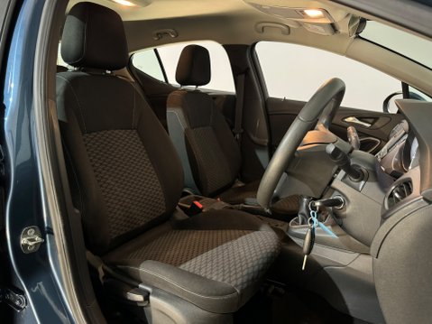 Vauxhall Astra DESIGN 15