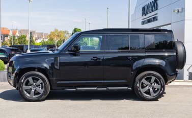 Land Rover Defender 110 D250 X-DYNAMIC HSE 3