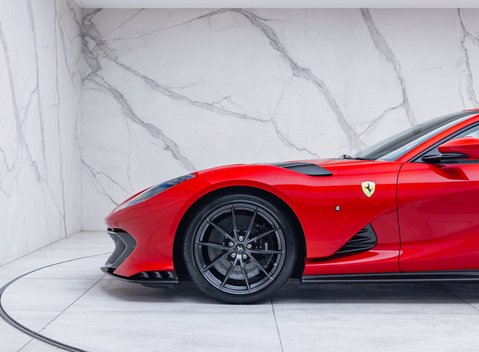 Ferrari 812 Competizione 37