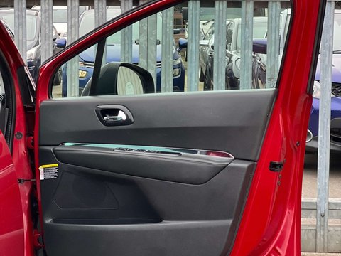 Peugeot 3008 1.6 3008 Allure e-HDi Semi-Auto 5dr 32