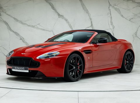 Aston Martin V12 Vantage S Roadster 2