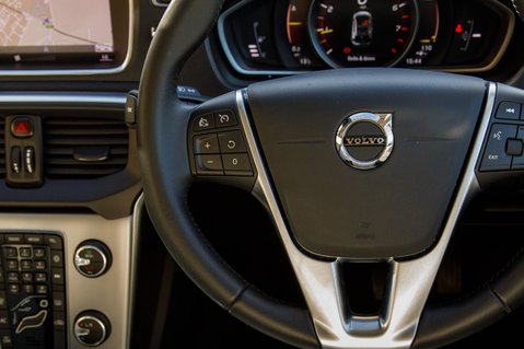 Volvo V40 T3 INSCRIPTION 18