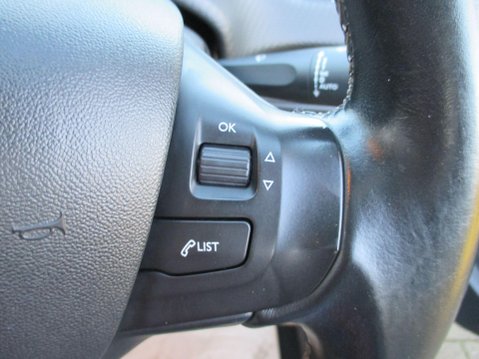 Peugeot 2008 1.2 PureTech Allure EAT Euro 6 (s/s) 5dr 26