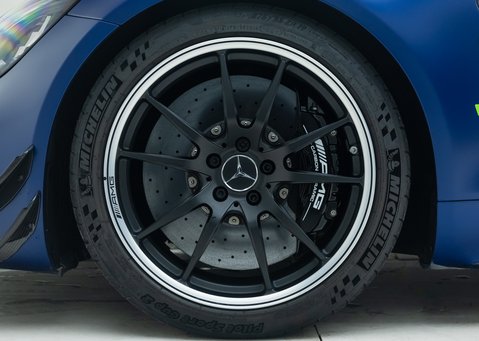 Mercedes-Benz AMG GT R PRO 