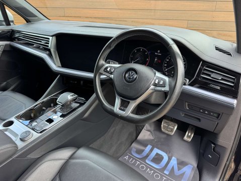 Volkswagen Touareg 3.0 Touareg V6 R-Line Tech TDI Auto 4WD 5dr 20