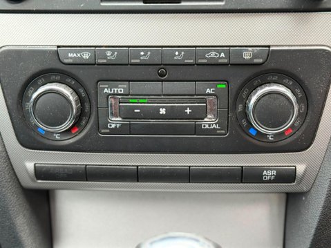 Skoda Octavia 1.6 TDI Elegance Euro 5 5dr 11