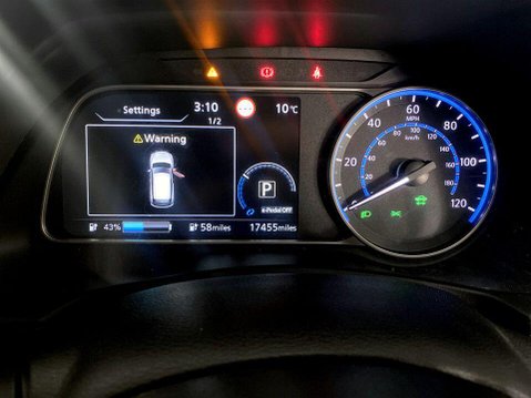 Nissan LEAF 39kWh Acenta Hatchback 5dr Electric Auto (150 ps) Air Con - Bluetooth 13