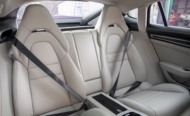 Porsche Panamera Turbo S E-Hybrid 13