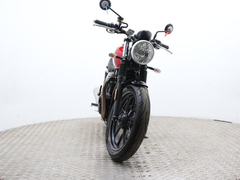 Triumph Street Twin BONNEVILLE STREET TWIN 11