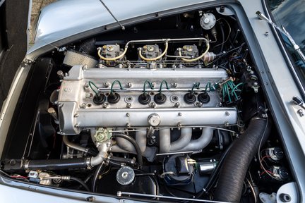 Aston Martin DB6 4.2 Vantage 34