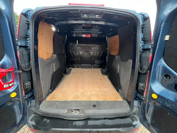 Ford Transit Connect SWB L1H1 Low Roof Limited 200 Alloys H/Seats Ply Sensors EURO 6 NO VAT 10