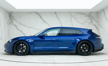 Porsche Taycan GTS Sport Turismo 2