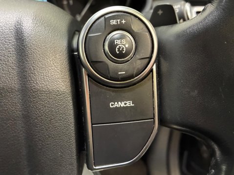 Land Rover Discovery 3.0 TD V6 HSE Auto 4WD Euro 6 (s/s) 5dr 34