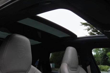 Porsche Cayenne 3.0 V6 E-Hybrid 17.9kWh Platinum Edition TiptronicS 4WD Euro 6 (s/s) 5dr (3 18