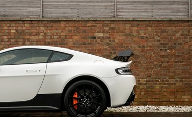 Aston Martin V12 Vantage AMR 34