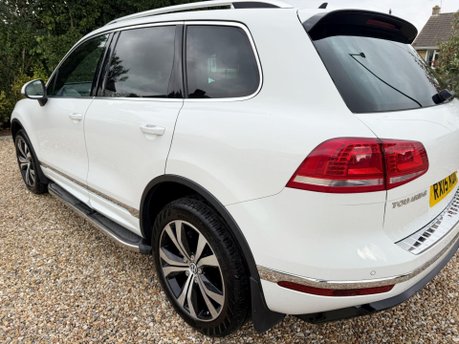 Volkswagen Touareg 3.0 TDI V6 BlueMotion Tech R-Line Tiptronic 4WD Euro 6 (s/s) 5dr 12