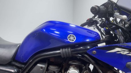 Yamaha FZS 2003 HIGH MILES RUNNING PROJECT BIKE SPARES OR REPAIR 600CC 19