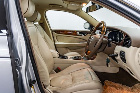 Jaguar XJ 3.0 XJ6 V6 Sovereign Auto 4dr 23