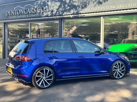 Volkswagen Golf R TSI 4MOTION DSG 9