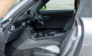 Mercedes-Benz SLS AMG Roadster 15