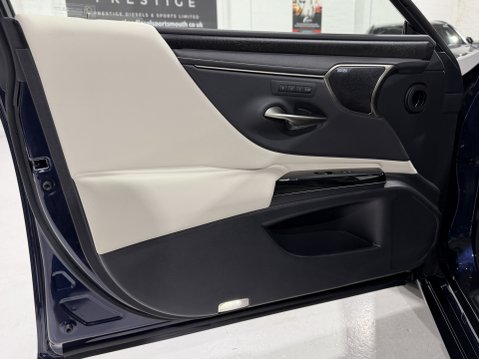 Lexus Es 300H TAKUMI 55