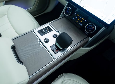 Land Rover Range Rover P530 FIRST EDITION LWB 27