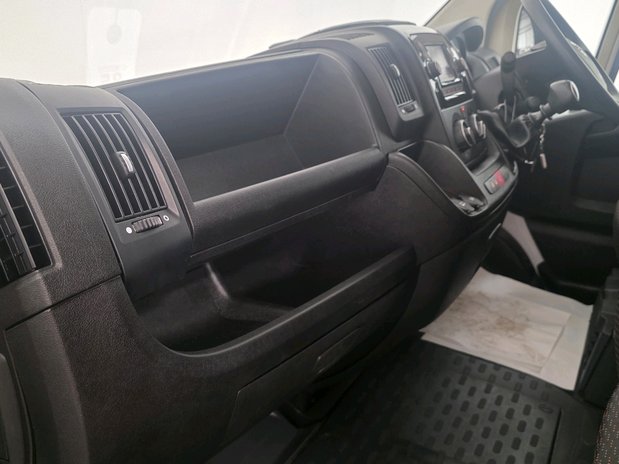 Vauxhall Movano Vauxhall Movano 3500 L3 Diesel FWD 2.2 Turbo D 140ps H2 Dynamic Van 13