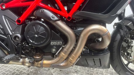 Ducati Diavel 1198 CARBON EDITION 24K 1 OWNER JUST SERVICED MOT APRIL 2027 19