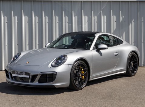 Porsche 911 Carrera GTS (991.2) 6