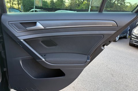 Volkswagen Golf GTI PERFORMANCE TSI DSG - PANORAMIC SUNROOF  34