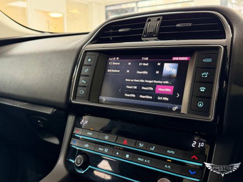 Jaguar F-Pace 2.0 D180 Prestige Auto AWD Euro 6 (s/s) 5dr 34