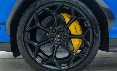 Lamborghini Urus PERFORMANTE 30