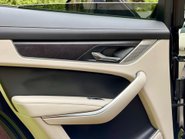 Jaguar F-Pace R-DYNAMIC HSE BLACK 90TH ANNIVERSARY EDITION 35