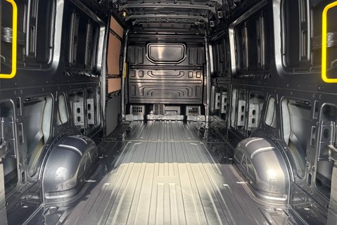 Volkswagen Crafter CR35 L3 H2 140 ps Tdi DSG Trendline Panel Van 13