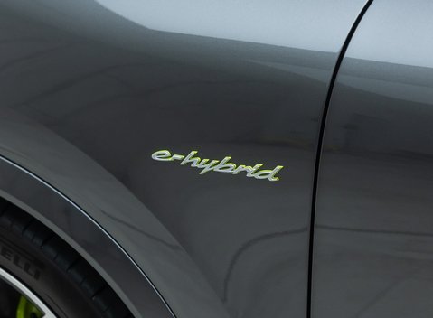 Porsche Cayenne E-HYBRID coupe 31