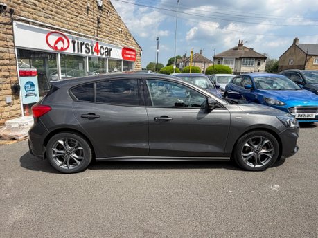 Ford Focus ST-LINE EDITION MHEV 8