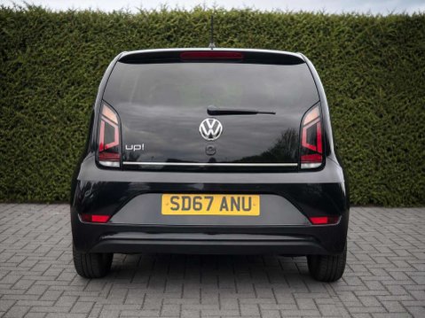 Volkswagen Up 1.0 Up by Beats 3dr 6