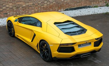 Lamborghini Aventador LP700-4 11