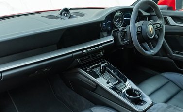 Porsche 911 Carrera 4 (992) 16