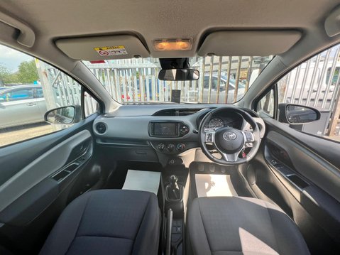 Toyota Yaris VVT-I ACTIVE 28