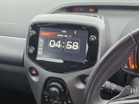 Toyota Aygo 1.0 VVT-i x-play Hatchback 5dr Petrol x-shift Euro 6 (Safety Sense) (71 ps) 35