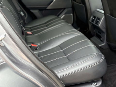 Land Rover Range Rover Velar 2.0 Range Rover Velar R-Dynamic HSE D240 Auto 4WD 5dr 22