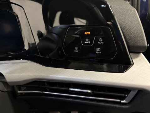 Volkswagen Golf 1.5 Golf Life TSi 5dr 17