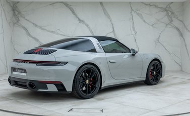 Porsche 911 Targa 4S (992) 6