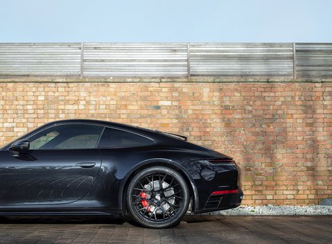 Porsche 911 Carrera 4S (992) 24