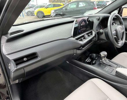 Lexus Ux 2.0 UX 250H F Sport Design 4x2 CVT 5dr 17