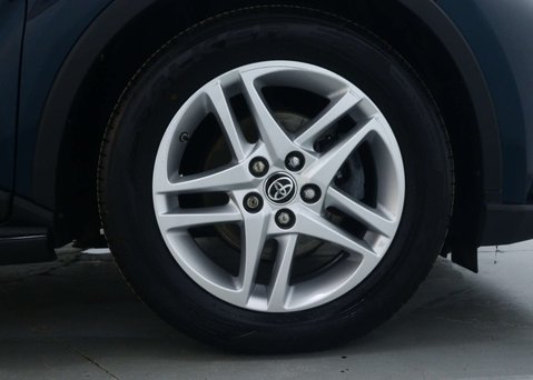 Toyota C-HR 1.8 VVT-h GPF Icon SUV 5dr Petrol Hybrid CVT Euro 6 (s/s) (122 ps) 15