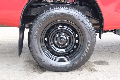 Toyota Hilux 2023 ACTIVE 4WD D-4D S/C only 3000 miles styled by seeker leather seats  11