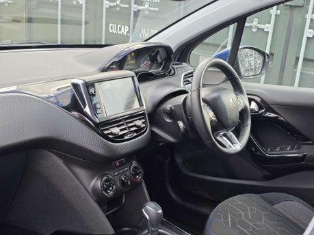Peugeot 2008 1.2 PureTech Signature SUV 5dr Petrol EAT Euro 6 (s/s) (130 ps) 18